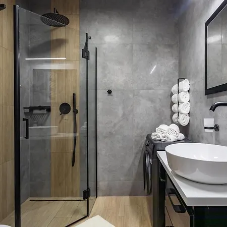 Stone Hill Wellness Z Basenem Jakuzi Saunami Prywatnym Garazem I Rowerami W Cenie Apartment Szklarska Poreba