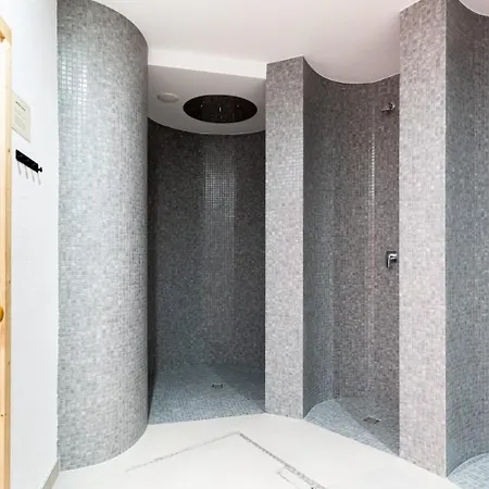 Stone Hill Wellness Z Basenem Jakuzi Saunami Prywatnym Garazem I Rowerami W Cenie シクラルスカ・ポレンバ